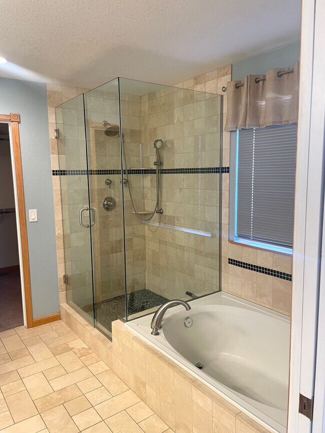 Building Photo - Ranch Home in Great Location