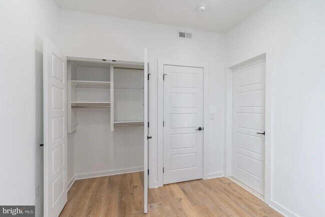 Building Photo - 1325 Buttonwood St