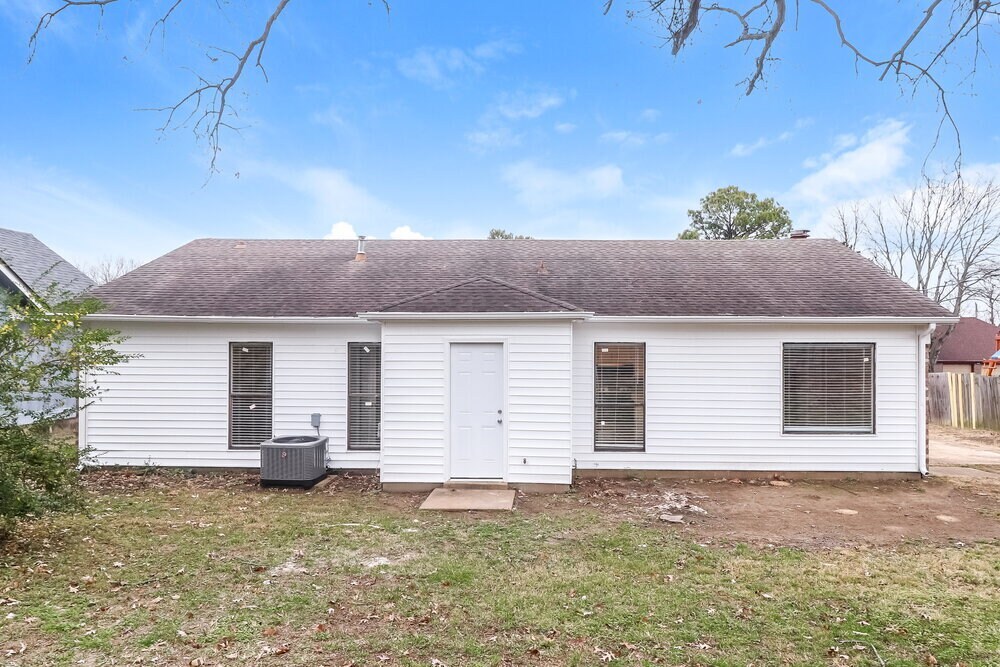 Building Photo - 3925 Birchshade Cove