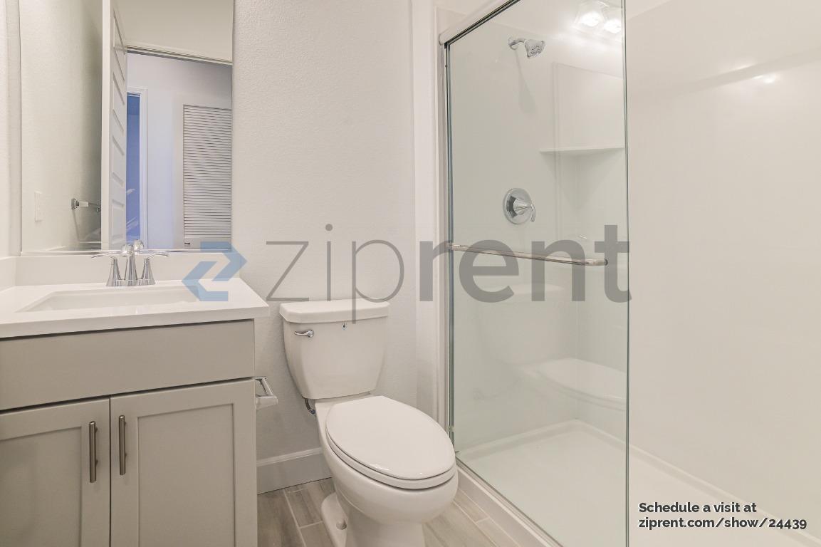 Building Photo - 8333 Evans Tree Dr S