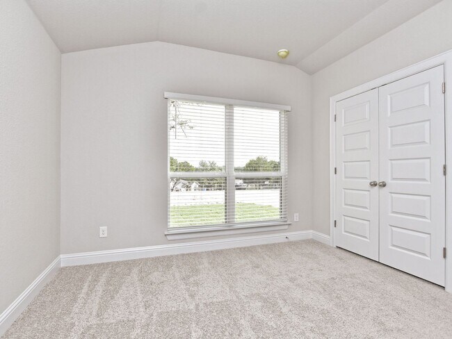 Building Photo - 3 BR/2 BA - 1554 SF Home in LAGO VISTA!!!