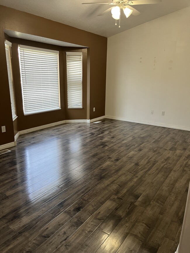 Building Photo - 1160 Tule Dr