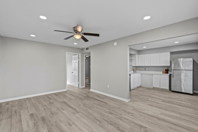 Building Photo - 911 Avenue K