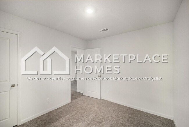 Building Photo - 933 Burlington Ave