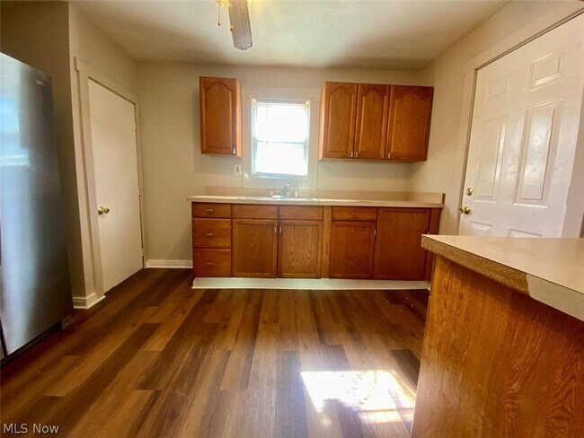 Building Photo - 748 Merton Ave