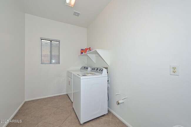 Building Photo - 16112 W Durango St