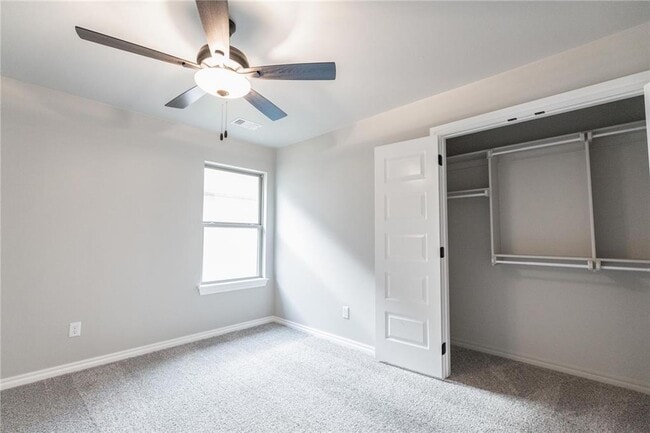 Building Photo - **Gorgeous Newer Build! 4 Bed 3 Bath**