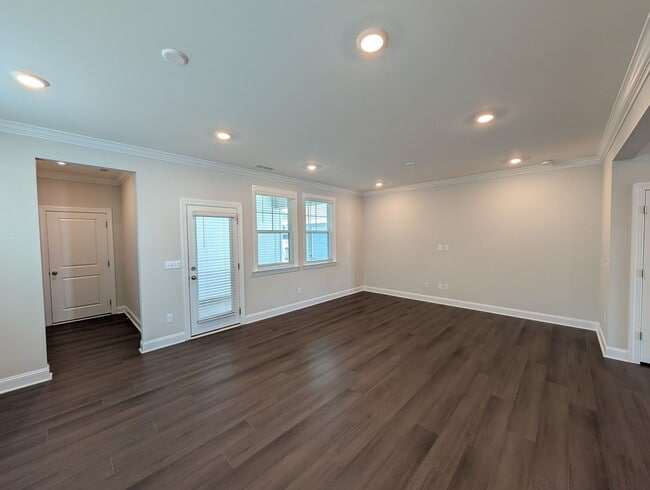 Building Photo - 332 Canyon Spring Trl