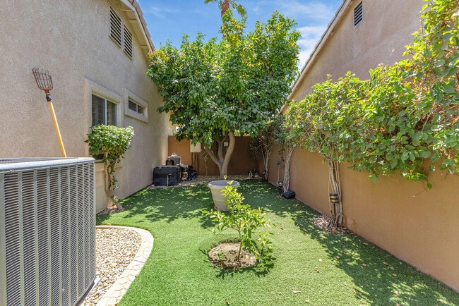 Building Photo - 79886 Dandelion Dr