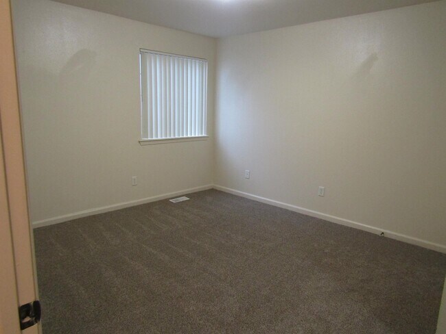 Building Photo - 10066 W Garverdale Ln