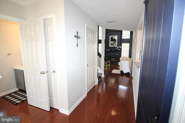 Building Photo - 36 Honey Locust Ln