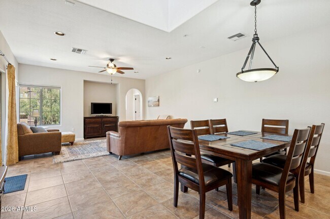 Building Photo - 3935 E Rough Rider Rd