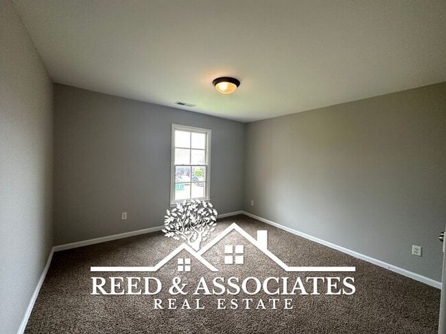 Building Photo - 4 Bedrooms in Southaven!