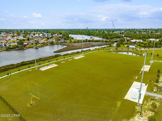 Building Photo - 526 Camellia Ave