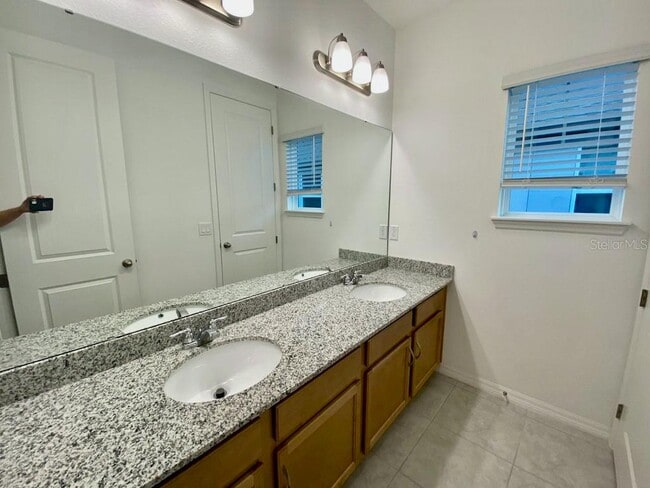 Building Photo - 10271 Austrina Oak Loop