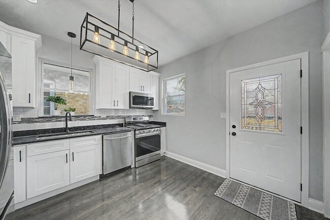 Building Photo - 1511 N Linder Ave