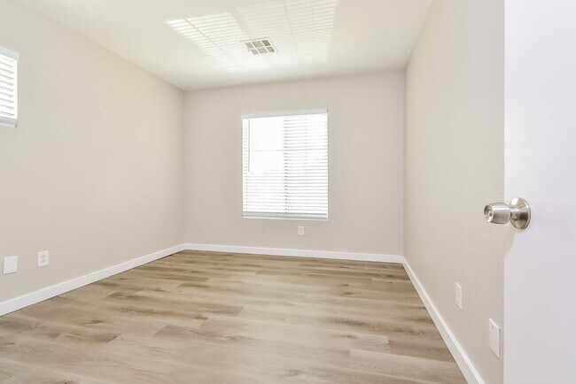 Building Photo - 4044 Companionship Ct