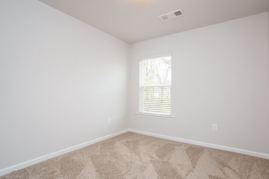 Building Photo - 211 Susie Creek Ln