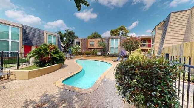 Building Photo - 16120 Stuebner Airline Rd