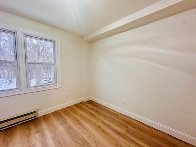 Building Photo - 19 Henning Dr