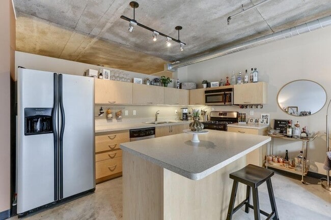 Building Photo - 730 N 4th St