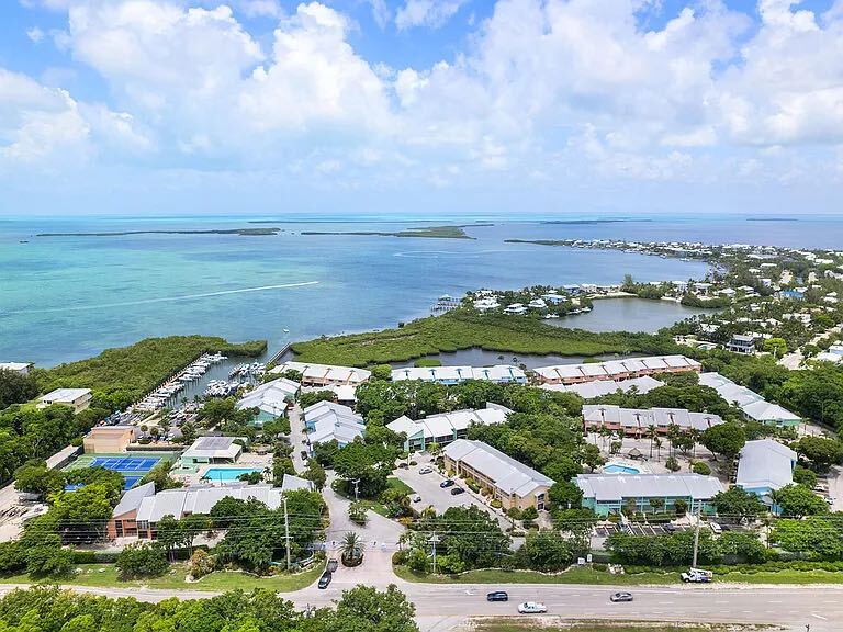 Building Photo - 98202 Windward Ave