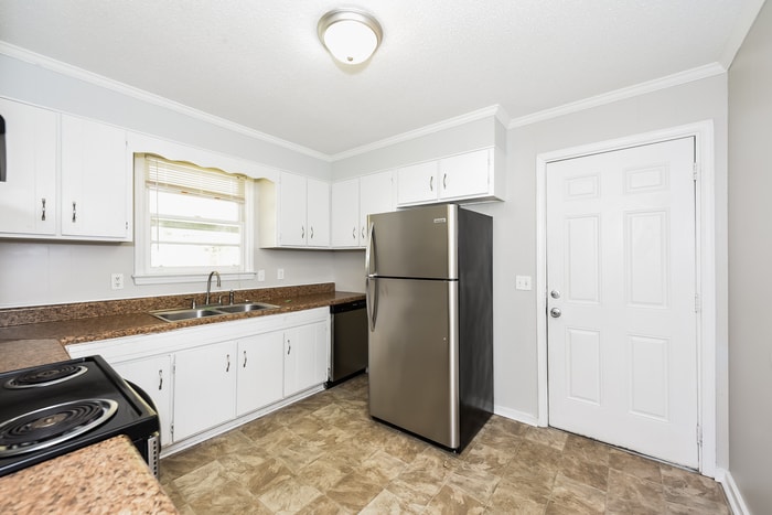 Building Photo - 4010 Pine Cone Dr