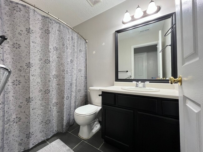 Building Photo - 3 Bedroom/2 Bathroom House in Stansbury Park