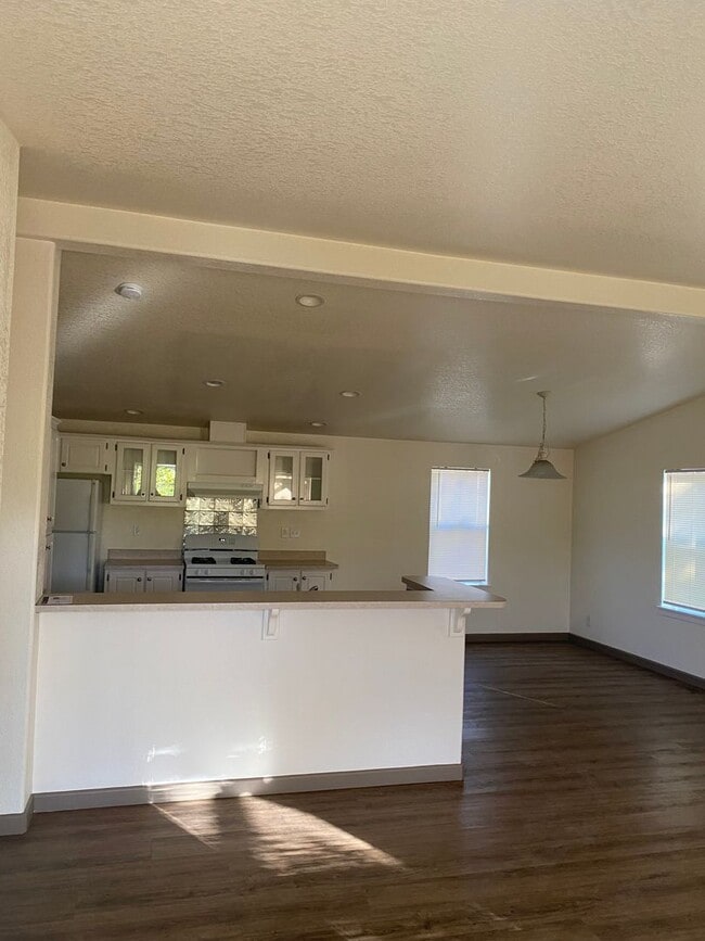 Building Photo - 270 Phelan Ranch Way