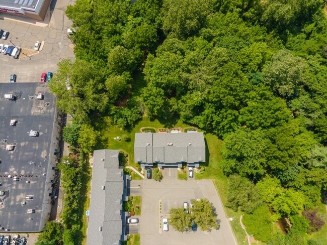 Building Photo - 6-06 Cross Meadows