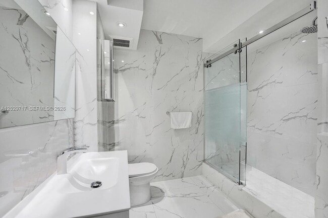 Building Photo - 20281 E Country Club Dr