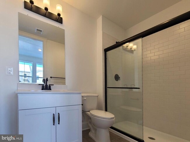 Building Photo - 5046 Bigleaf Rd