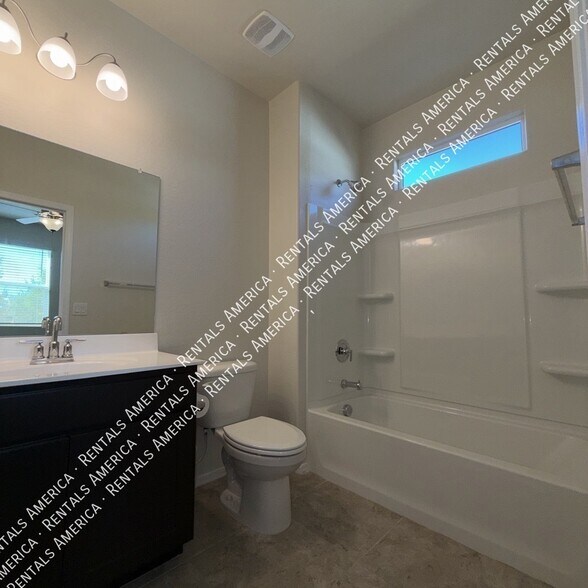 Building Photo - 1038 W Castle Ct