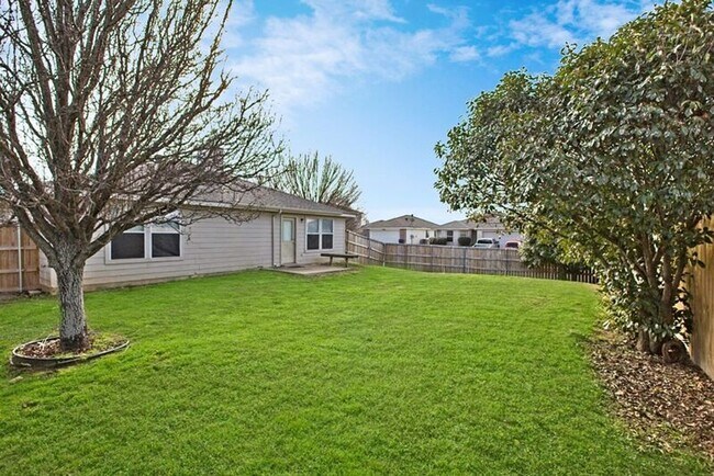 Building Photo - 1118 Water Oak Way
