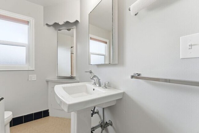 Building Photo - Corner of Character • Rare 2BD Residence at NE 16th & Weidler – Irvington/Lloyd District