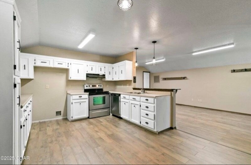 Building Photo - 6496 Racine St