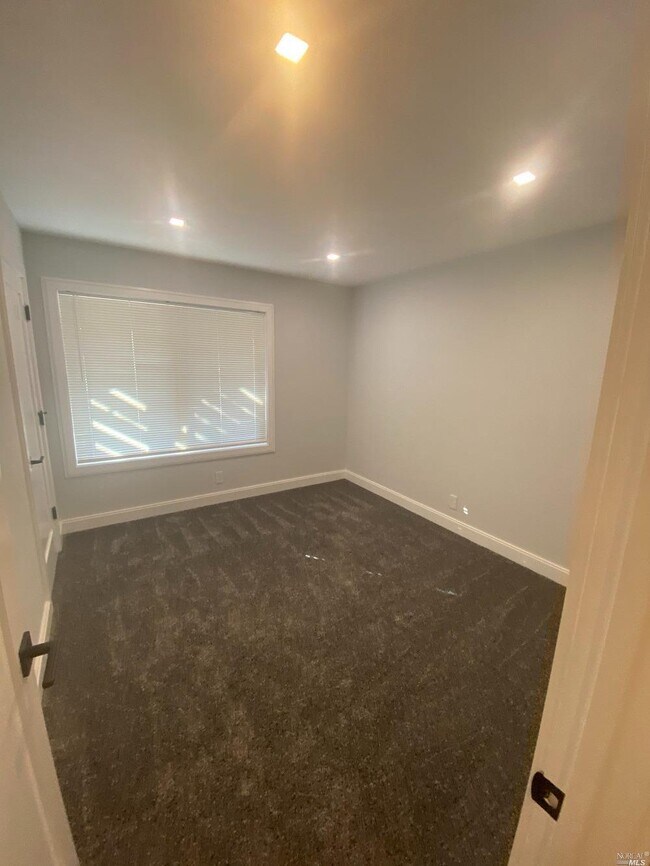 Building Photo - 1570 Parkwood St