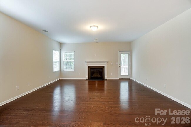 Building Photo - 1934 Madeira Cir
