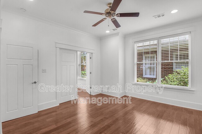 Building Photo - 419 E 54th St