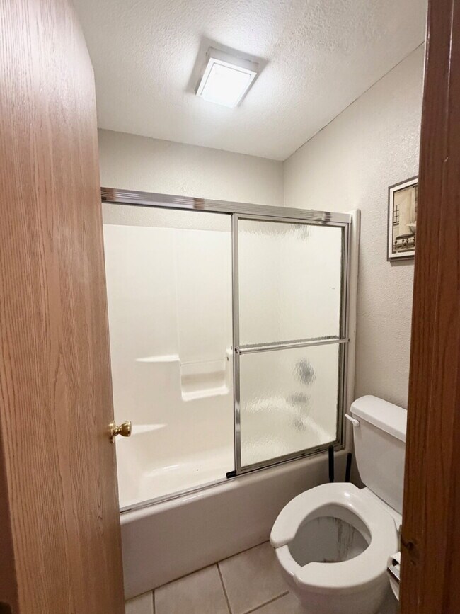 Building Photo - FULLY FURNISHED 2Br / Ground Floor Condo