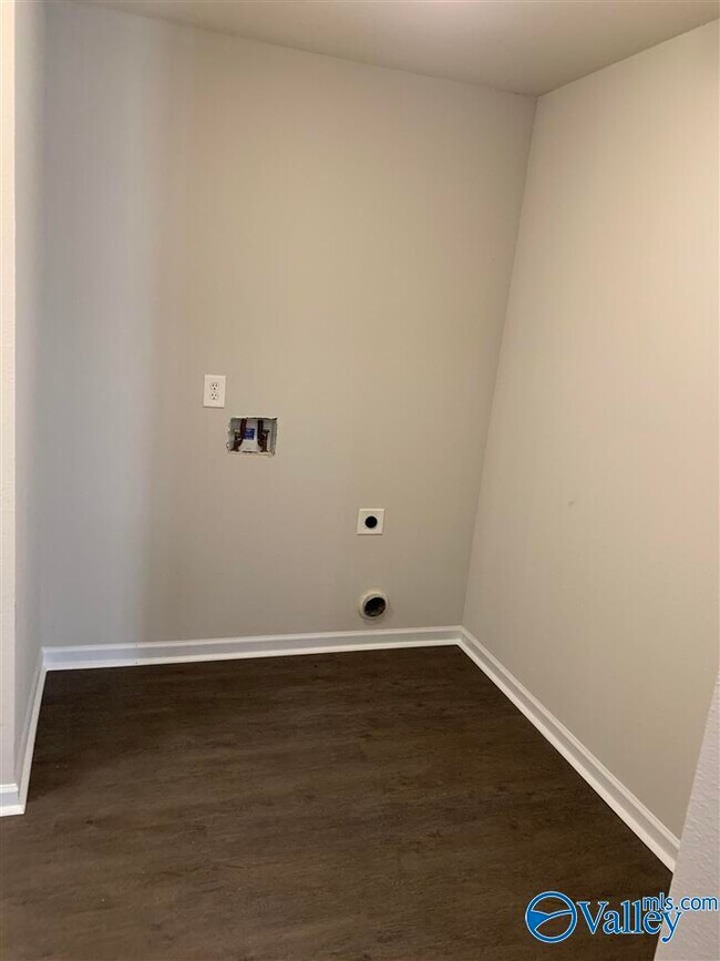 Building Photo - 148 Whitestone Dr NE