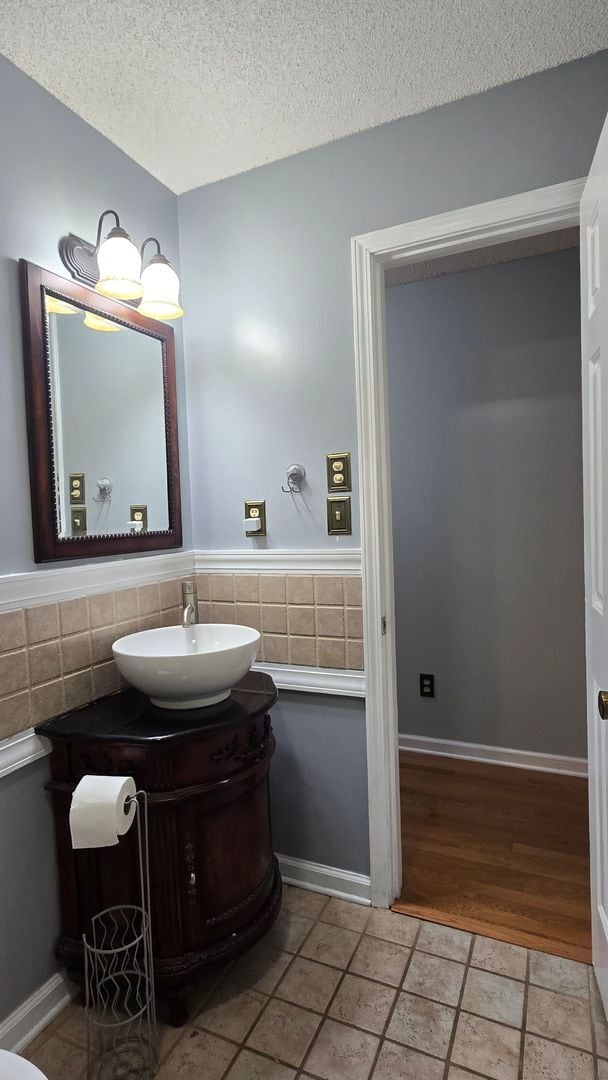 Building Photo - 4 Bedroom