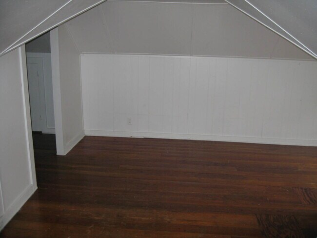 Building Photo - Available August 1st