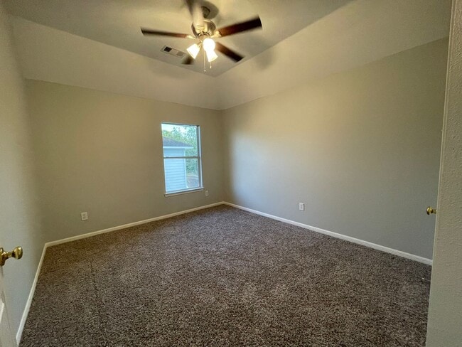 Building Photo - 9323 Willow Crossing Dr