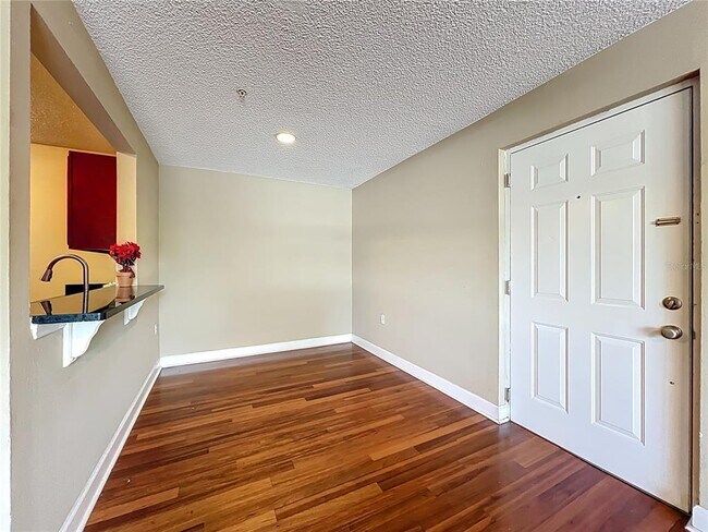 Building Photo - 2065 Dixie Belle Dr