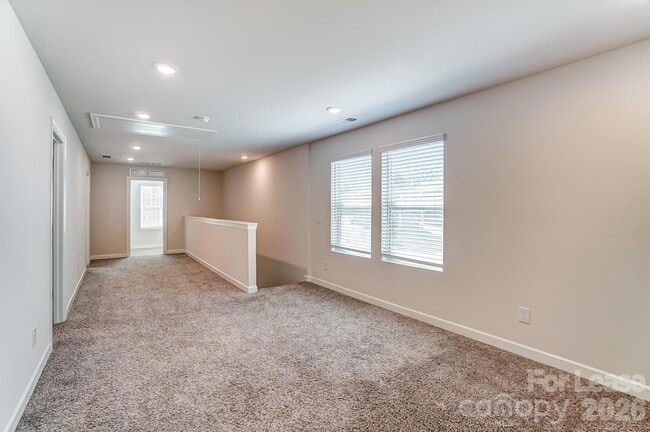 Building Photo - 3026 Lisburn St