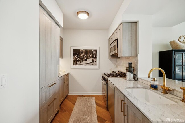 Building Photo - 401 Harrison St