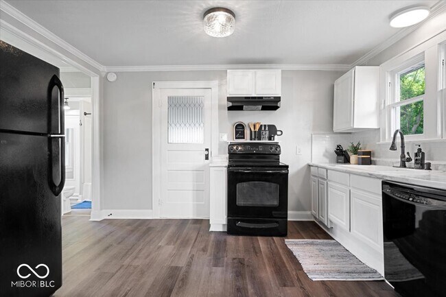 Building Photo - 606 E County Line Rd