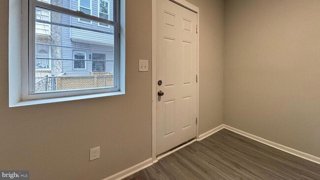 Building Photo - 1536 S Napa St