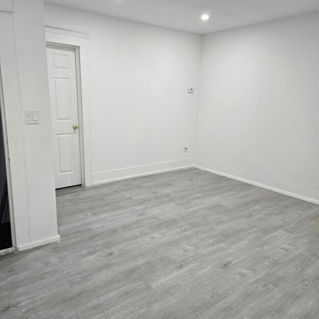 Building Photo - 1443 W 85th St